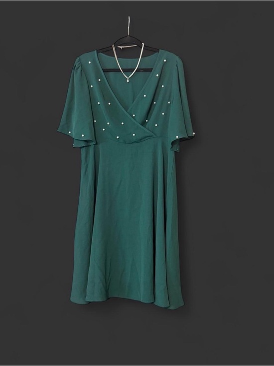 Dresses & Skirts - Dress V-Neck Midi Dress Pearls emerald green XL womans T length holiday flowy